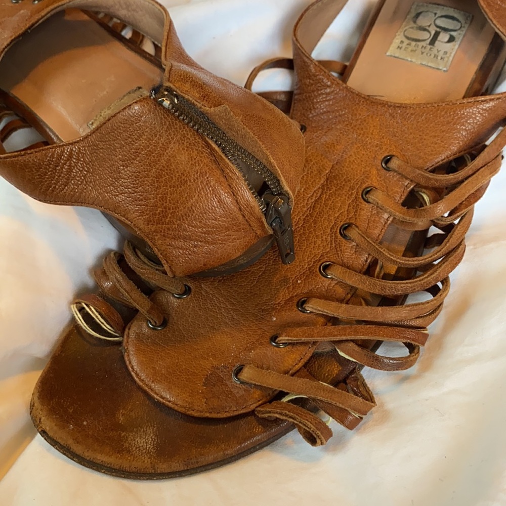 Brown leather strappy sandals With low heel - Picture 2 of 3